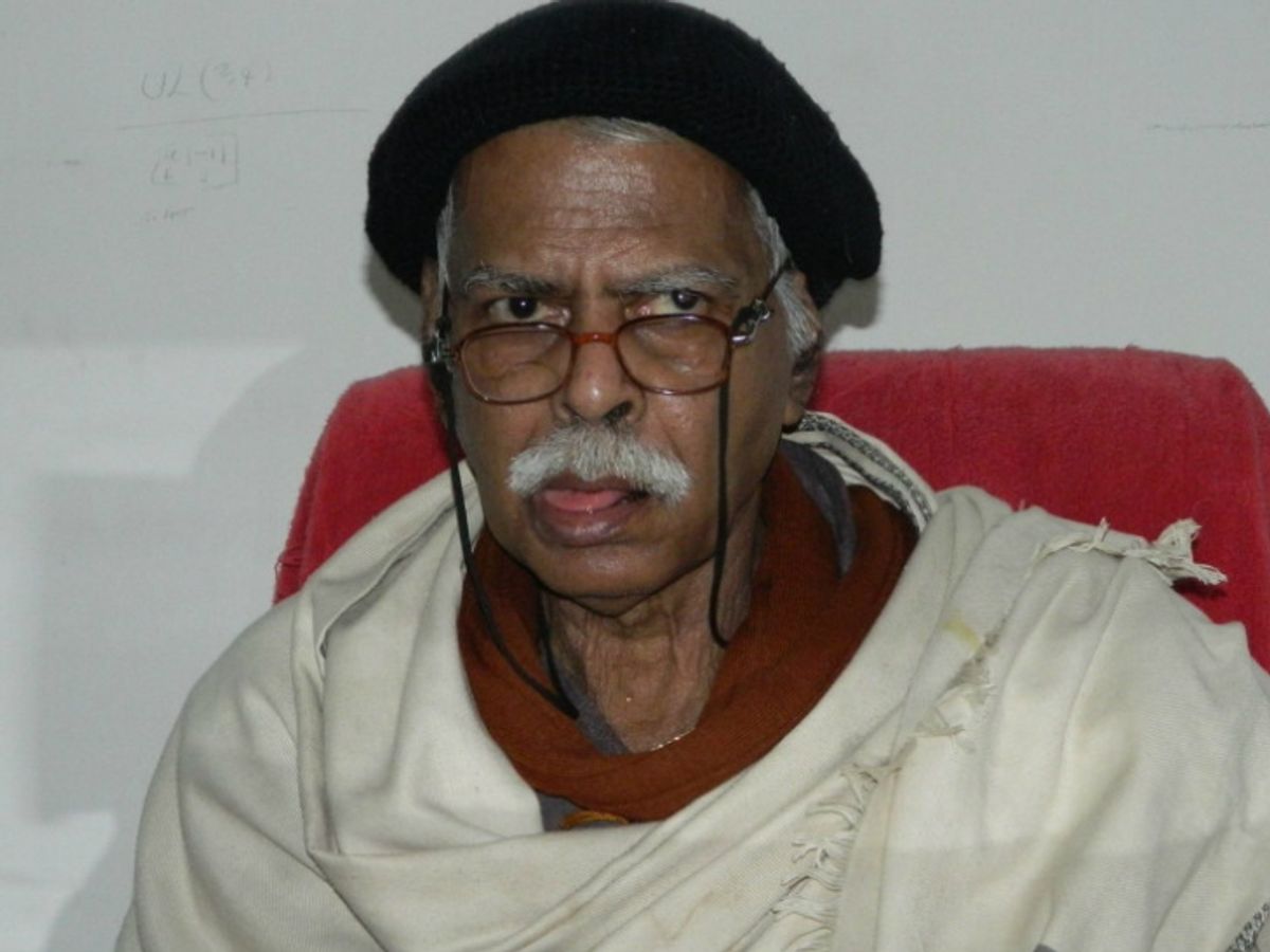 आइंस्टीन के सापेक्षता सिद्धांत को चुनौती देने का साहस रखने वाले महान गणितज्ञ डॉ वशिष्ठ नारायण सिंह जी की जयंती पर उन्हें सादर नमन।
बिहार के भोजपुर जिले के बसंतपुर गाँव में 2 अप्रैल 1942 को जन्मे डॉ वशिष्ठ नारायण सिंह बचपन से ही अद्भुत प्रतिभा के धनी थे। उनकी मेधा इतनी विलक्षण थी