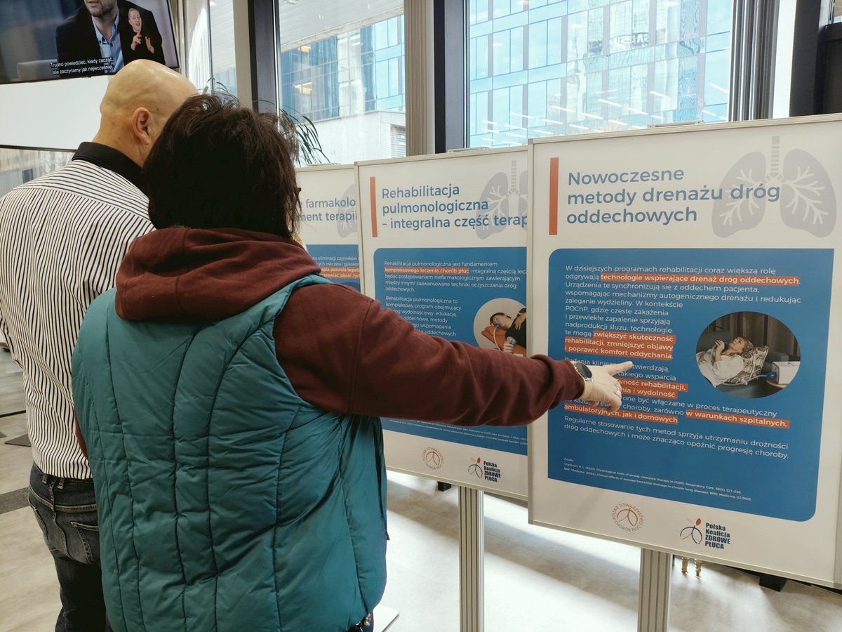 NFZ_Warszawa's tweet photo. 🟢🔵🟣„Choroby płuc – czas na oddech”👉wystawa edukacyjna w Sali Obsługi Klientów #MazowieckiNFZ .
Można zapoznać się z informacjami na temat chorób układu oddechowego, w tym #POChP.⤵️
🟦#profilaktyka
🟦diagnostyka
🟦leczenie
Zapraszamy w kwietniu👉#Warszawa, Chałubińskiego 8📍 https://t.co/UHfSGbYrxN