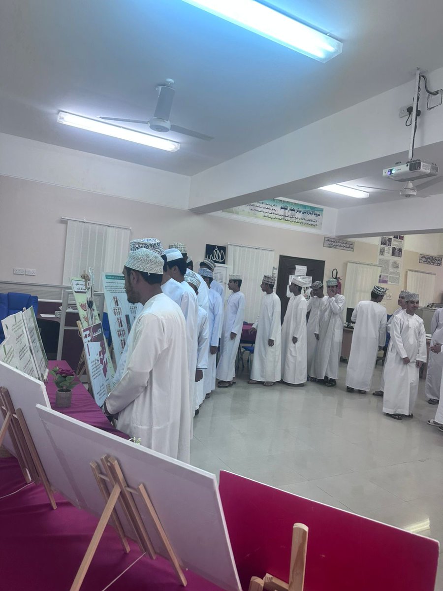 مدرسة عزان بن تميم للصفوف (١٠ - ١٢ ) tweet media