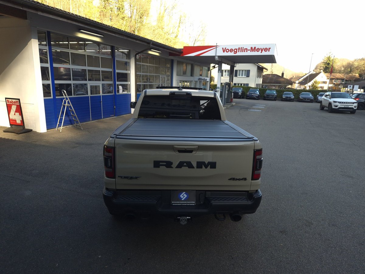 Schloss_Garage's tweet image. (1/2) DODGE RAM 1500 TRX Sandblast Edition – ungezähmte Power trifft Premium-Komfort. 

Mit AHK für 3.5 Tonnen, Parksensoren vorne &amp;amp; hinten und dem begehrten Level 2 Paket ist er bereit für Alltag, Abenteuer und alles dazwischen. 🔥 

#dodge #ramtrx #pickup #