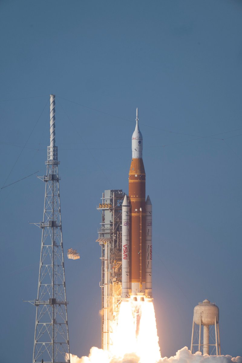 TesatSpacecom's tweet image. 🚀 Artemis II launches! 🌕 Thrilled to celebrate the successful launch of Artemis II! @tesatspacecom proudly supported this mission by managing procurement of EEE parts for the European Service Module (ESM-2). 🌟 #ArtemisII #SpaceExploration #teamtesat