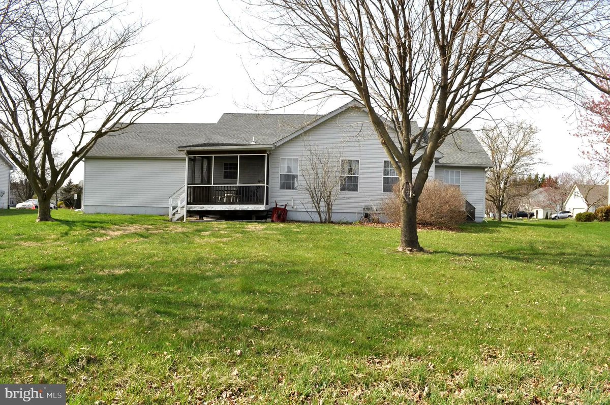 GinterGroup's tweet photo. 123 Derby Drive, Hanover, PA, 17331
3 bed | 2 bath 3144 Sq. Ft.
Active | 324900
https://t.co/XUDvkxhq1O
Offered for the very first time, this custom-built rancher has been lovingly maintained by its original owner and is ready to welcome its next chapter. Designed for true... https://t.co/KpgwNKmTrT