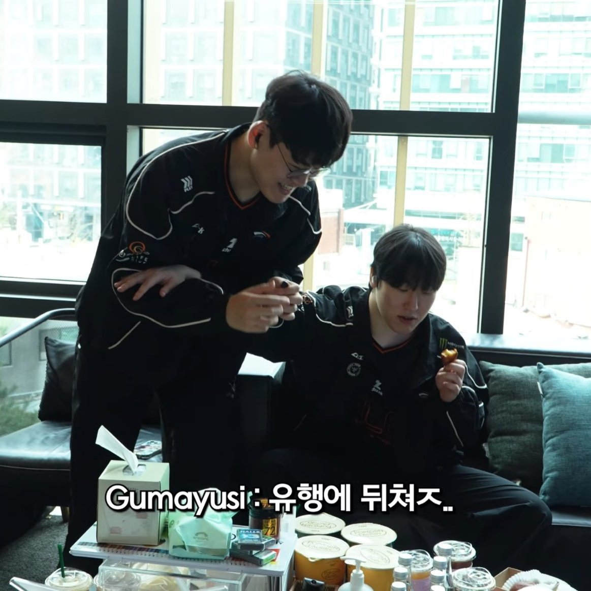 미녕이를 한손으로 막을 수 있는 사람 처음 봄