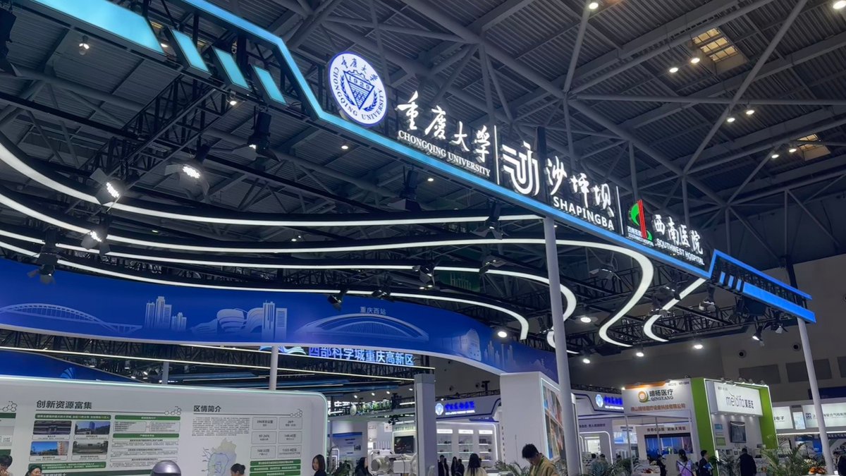 CQU1929's tweet image. At the 35th China Medical Equipment Conference &amp;amp; Medical Equipment Exhibition, we showcased our latest medical technology! 🏥 From smart medical parks to high-end devices, #CQU highlighted medical-engineering intersection and cross-disciplinary innovation to drive #healthcare. 🧬