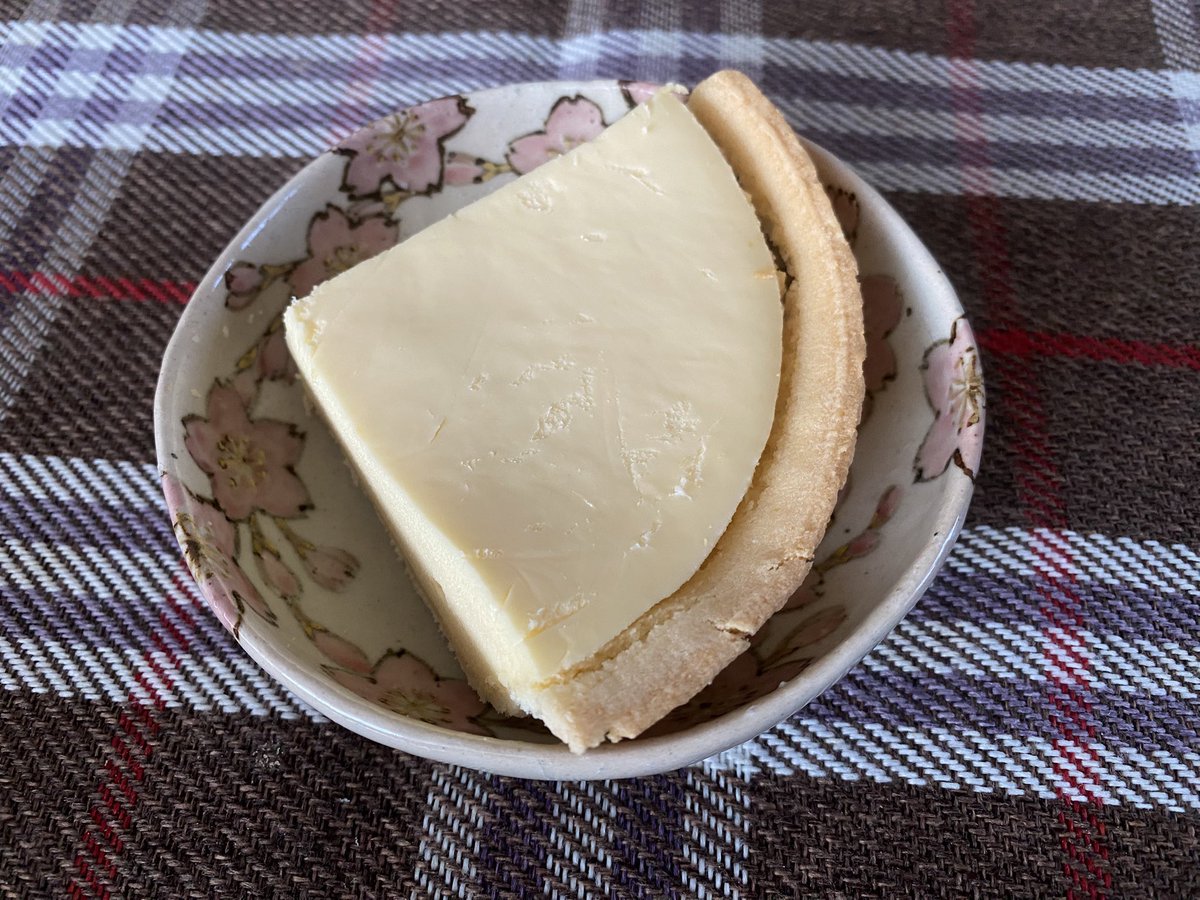 モロゾフ最高！チーズケーキ

ギックリ腰があまりにも辛かったので
ギックリ腰必勝法について書いて良いでしょうか😆

ギックリ腰は上半身を鍛えないと治りません。
病院のリハビリと併用で
・スケート選手のように床をゆっくり滑る
・胸に両手を当てたまま両肘を張って上半身をひねります。