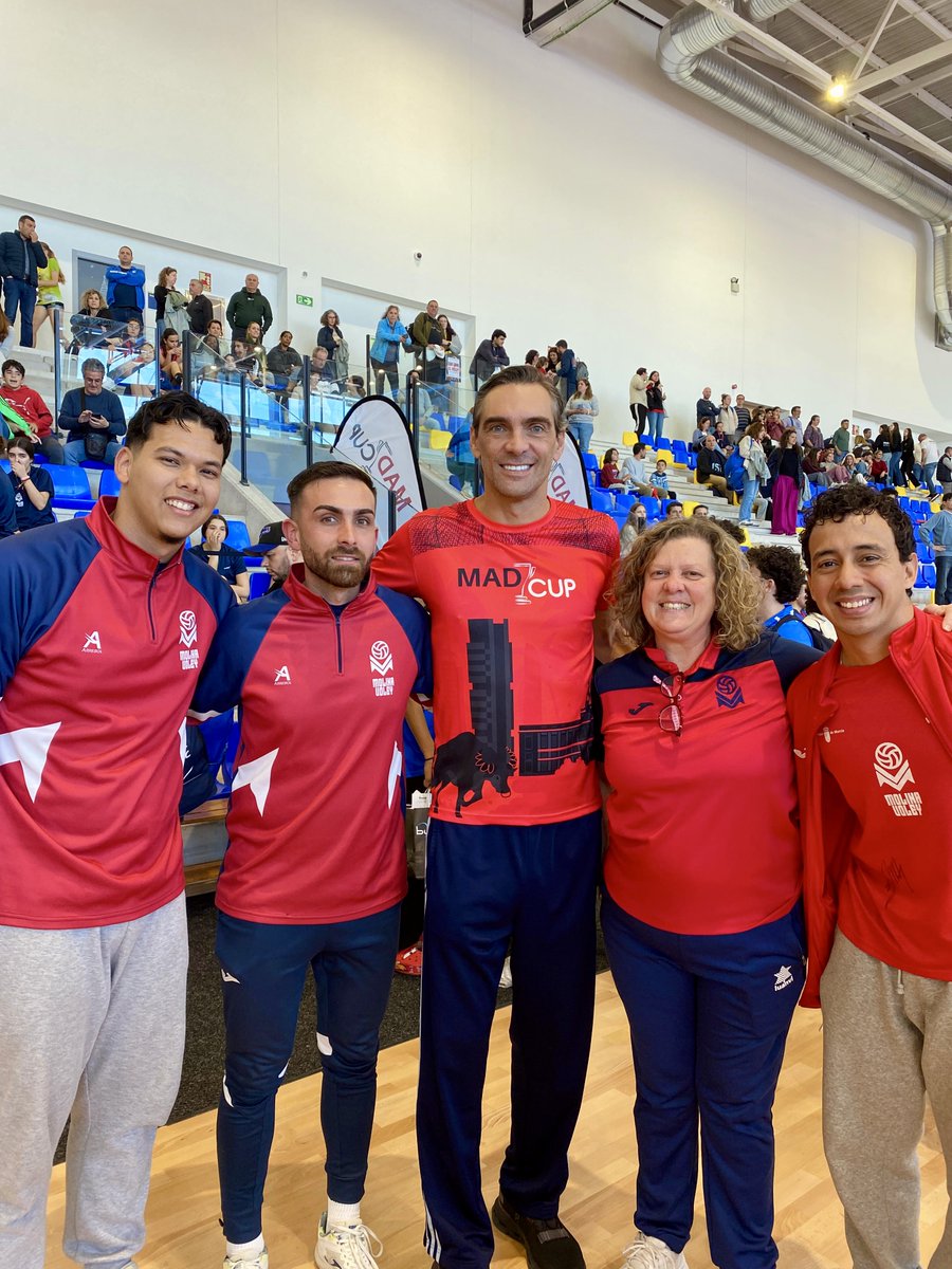 ClubMolinaVoley's tweet photo. 𝗠𝗔𝗗𝗖𝗨𝗣 | También hemos tenido la oportunidad de conocer a auténticas estrellas de voleibol, como al 12 veces mejor jugador del mundo @Giba7 🏆🌎🤩 https://t.co/Tc4JkHd6W8