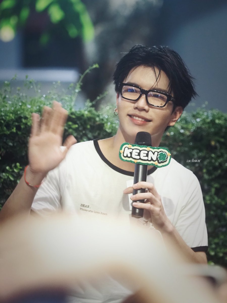 SCHWNSiGHT tweet media