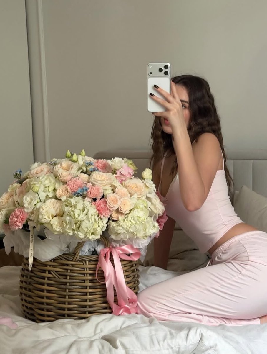 Diorgirlx's tweet photo. self care is how you take your power back 💗🍵🩰🧖‍♀️ https://t.co/kHRXj52K98