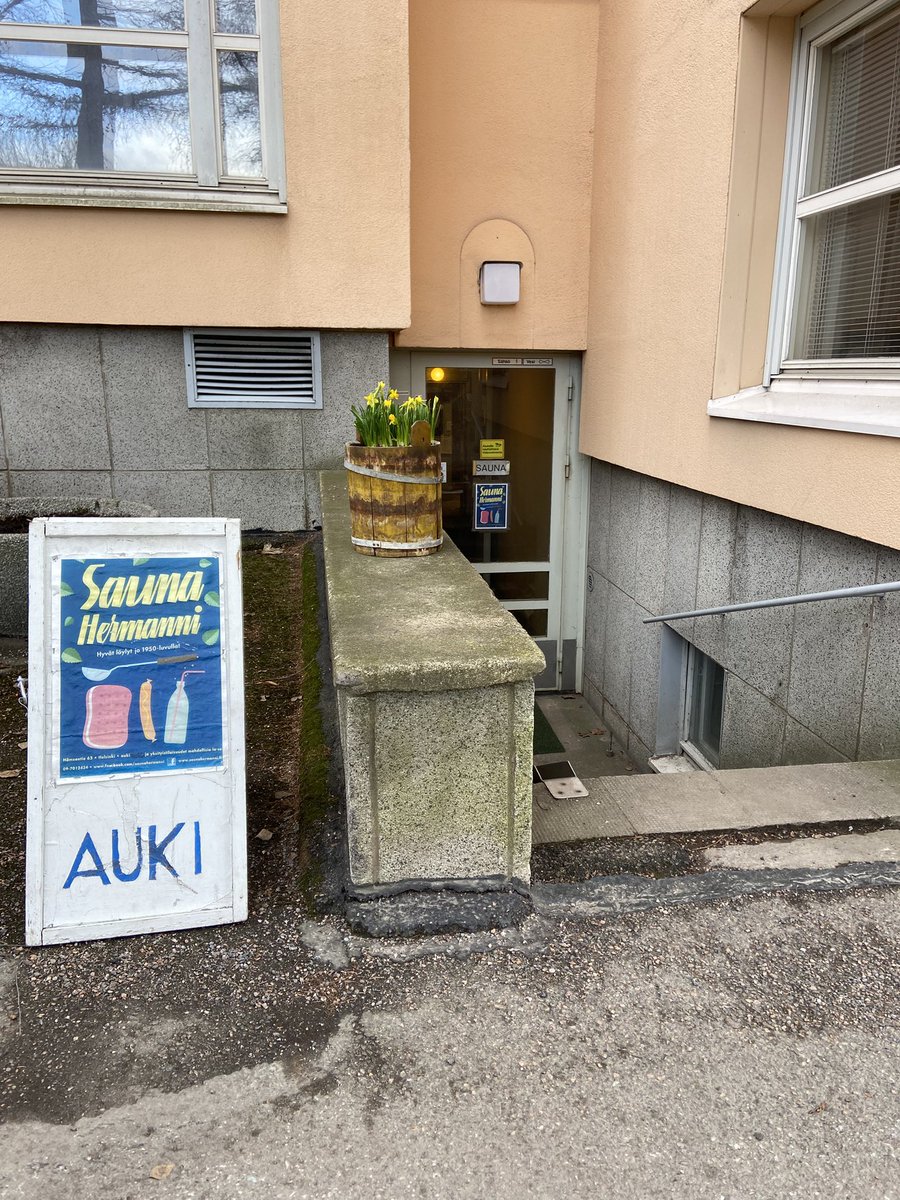 saunahermanni's tweet photo. Tänäänkin ja koko pääsiäinen saunotaan. Tule sinäkin. @saunahermanni #easter #open #cosiestsaunaintown @ikikiuas @myhelsinki #sauna https://t.co/kuDAcVfwcU