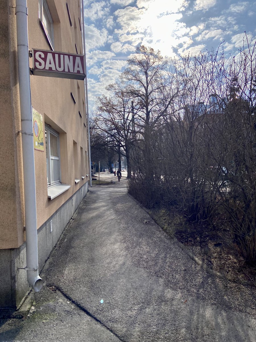 saunahermanni's tweet photo. Tänäänkin ja koko pääsiäinen saunotaan. Tule sinäkin. @saunahermanni #easter #open #cosiestsaunaintown @ikikiuas @myhelsinki #sauna https://t.co/kuDAcVfwcU