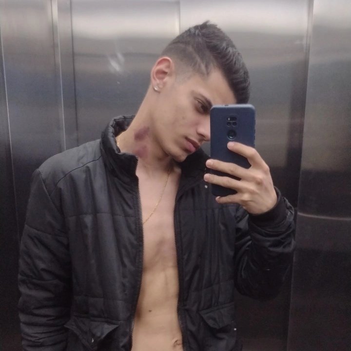 theilor37893's tweet photo. Alérgico a camisa 😅 https://t.co/3Q9hzWVRBC