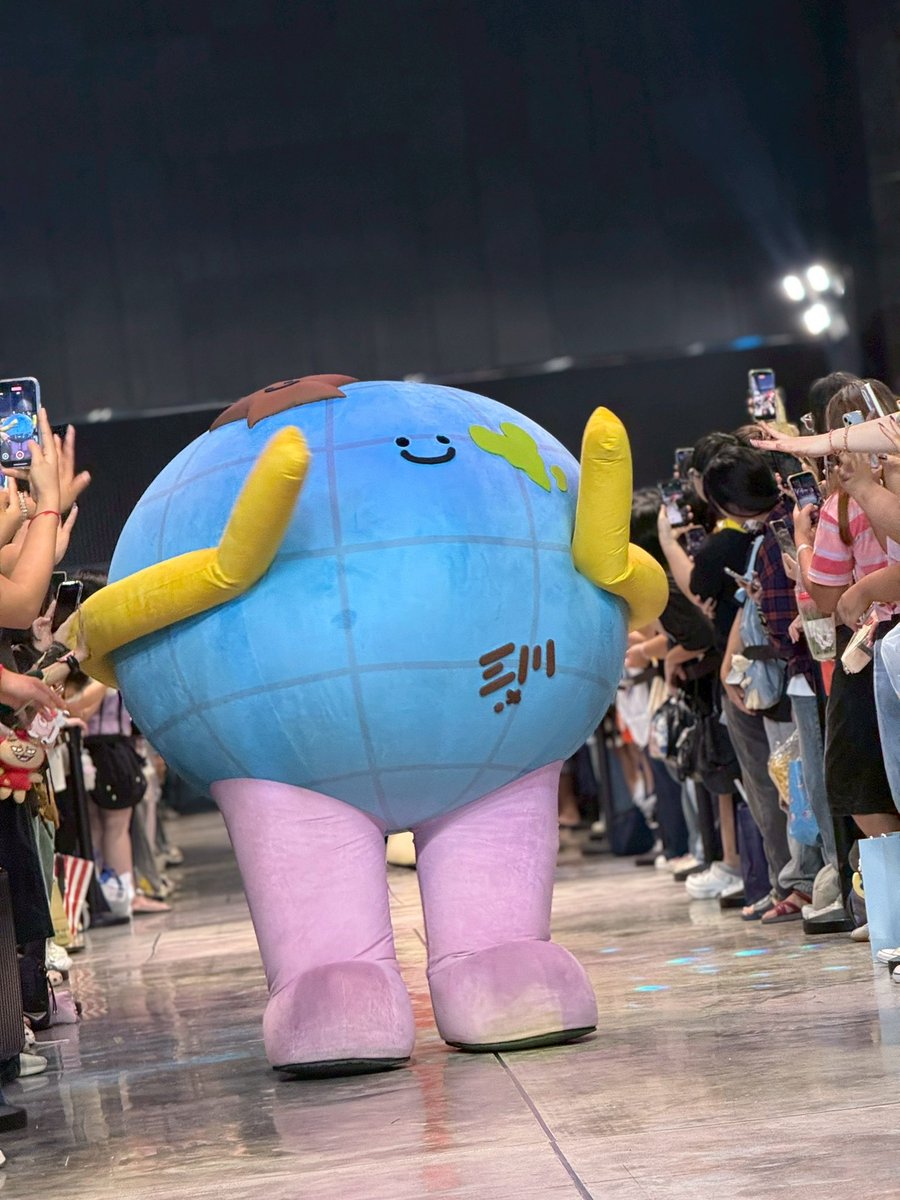 MR. SATURNWORLD tweet media