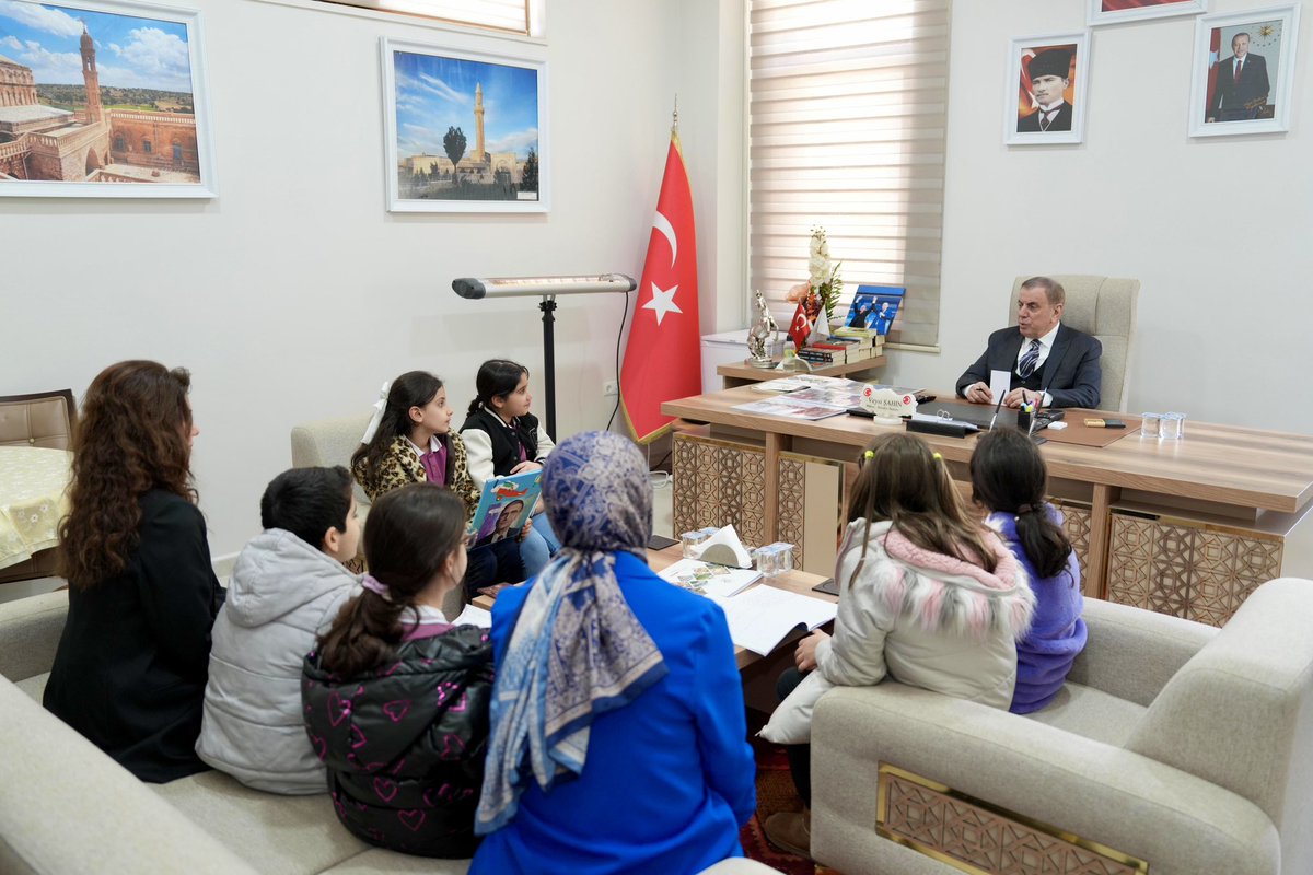 veysisahinn47's tweet photo. H. Nuri-Makbule Yeşilmen İlkokulu 3-C sınıfı öğrencilerimizi misafir etmekten büyük mutluluk duyduk.

Keyifli bir sohbet gerçekleştirerek onlara ilham olmak adına güzel bir buluşmaya imza attık. Geleceğimizin teminatı olan çocuklarımıza başarılarla dolu bir eğitim hayatı diliyoruz.