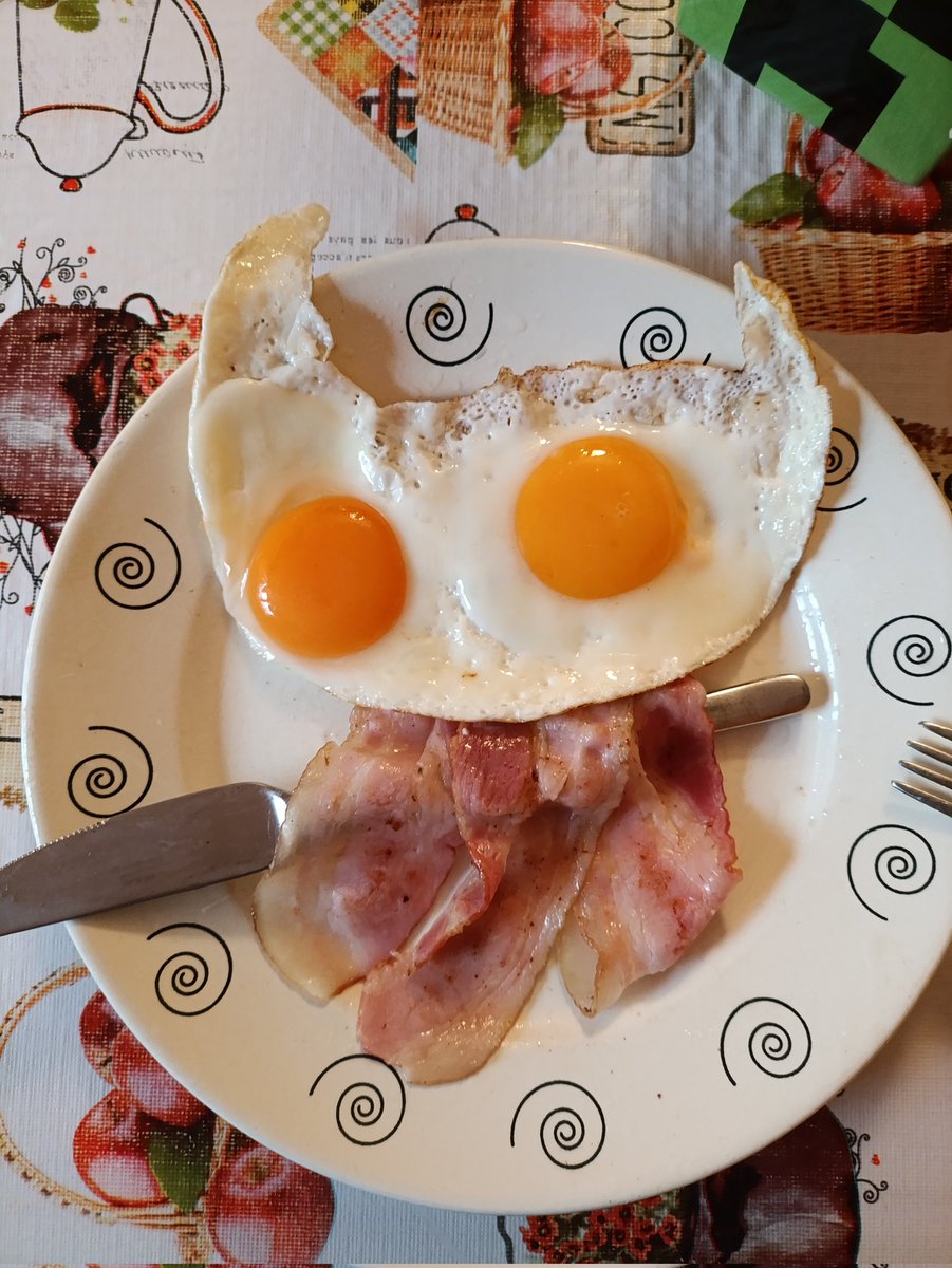 4lexer_X's tweet photo. WTF Hornet que haces en mi desayuno https://t.co/uQnJ3sYuR2