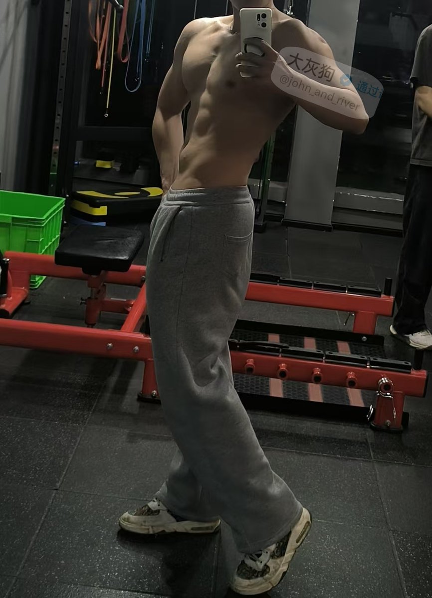 大灰狗 tweet media