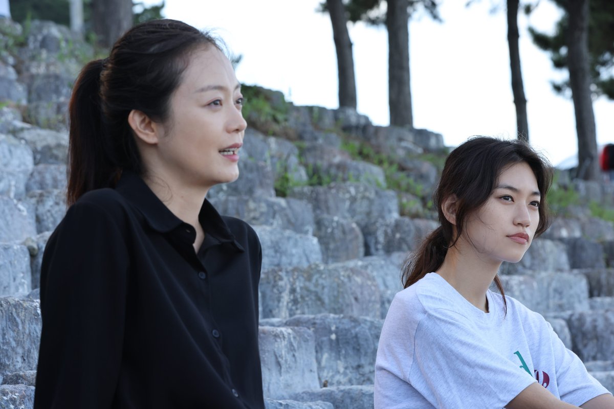 푸른 바다와 교실 안팎에서 피어난
열여덟의 찬란한 순간들˚⋆❀ 𓇼 ˖°

전소민X김도연X추소정
<열여덟 청춘> 미공개 감성 스틸 6종 공개!

#열여덟청춘 #열여덟_청춘 #어일선
#전소민 #김도연 #추소정 #청춘영화 #절찬상영중