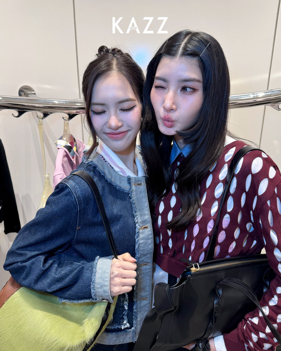 Kazzmagazine's tweet image. น่ารักที่สุด! “เมเบิ้ล - แป้งจี่” ในงาน MARNI แบรนด์ลักชัวรีสัญชาติอิตาลี เปิดบูติกแห่งใหม่อย่างเป็นทางการ ณ Central Embassy  🤍

#BleJie
#MARNI #MARNITH 
#KAZZMAGAZINE