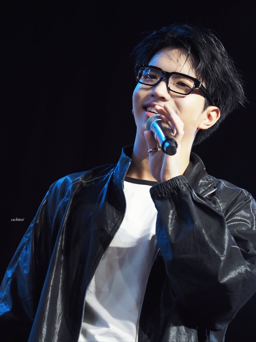 SCHWNSiGHT tweet media