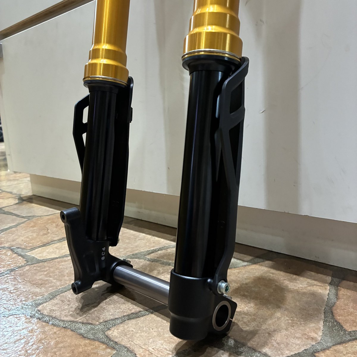 astbikes's tweet image. お待たせ致しました#kyb 倒立#サスペンション #astbikes にも入荷‼️#eバイク に取り付け楽しみですね😍#マウンテンバイク 最高❤️お取り寄せ致します🙇