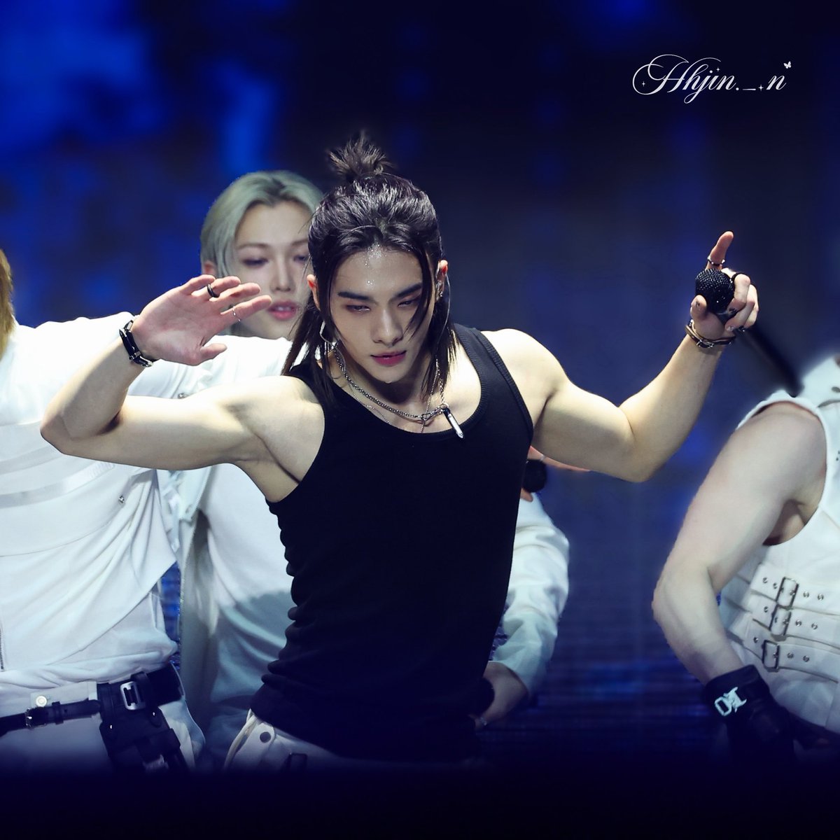 딸기 케이크 🌟Hyunjin Cartier Panther🌟 tweet media