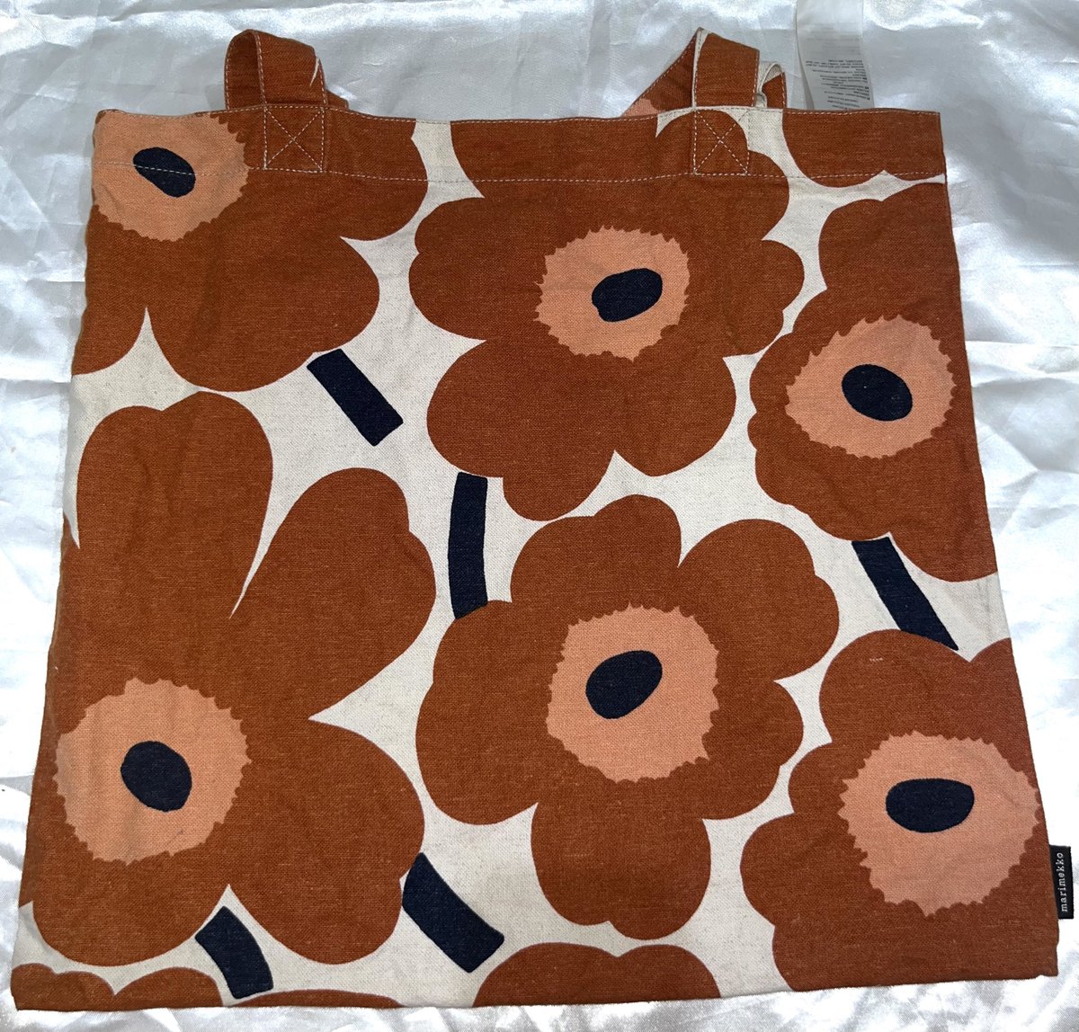 eg7_m's tweet photo. ส่งต่อกระเป๋าMARIMEKKO สีน้ำตาลส้ม รุ่นนี้��ีผ้าหนากว่ารุ่นปกติ ของแท้💯 สภาพ70% ราคา 420 บาทรวมส่ง🧡🤎 #marimekko #ส่งต่อmarimekko #ส่งต่อกระเป๋า #ส่งต่อเสื้อผ้า #ส่งต่อstylist #ส่งต่อกระเป๋ามือสอง #ส่งต่อduex #merge #stylistshop #ส่งต่อcintage #peppershimmer #กระเป๋าสะพายข้าง https://t.co/FkP4TdrafO