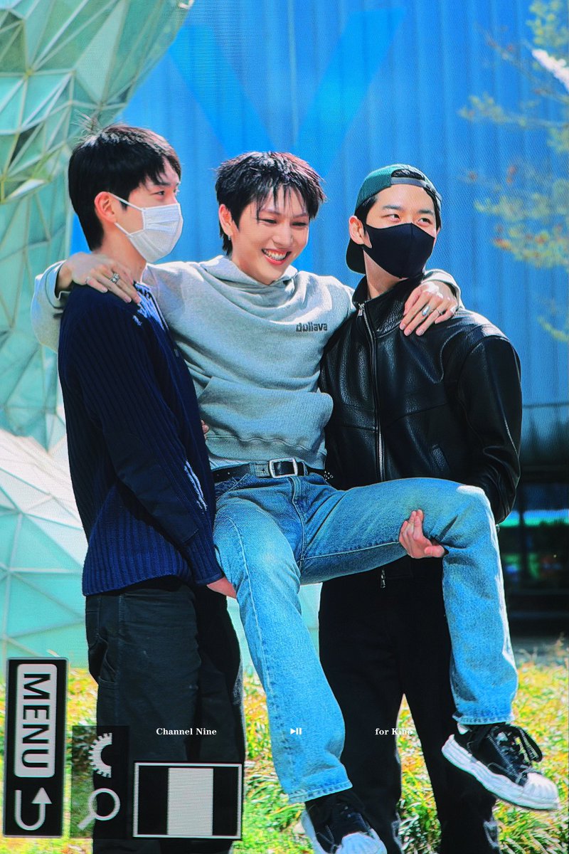 Channel.9 tweet media