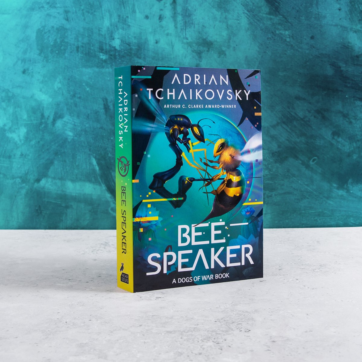 AdAstraFiction's tweet image. 'You don't need to have read Dogs of War to enjoy Bear Head - but why deny yourself the pleasure?' @thetimes 

From Adrian Tchaikovsky (@aptshadow), comes #BeeSpeaker the third instalment of the #DogsOfWar science fiction series. 

Out today: geni.us/BeeSpPBorgsoc
