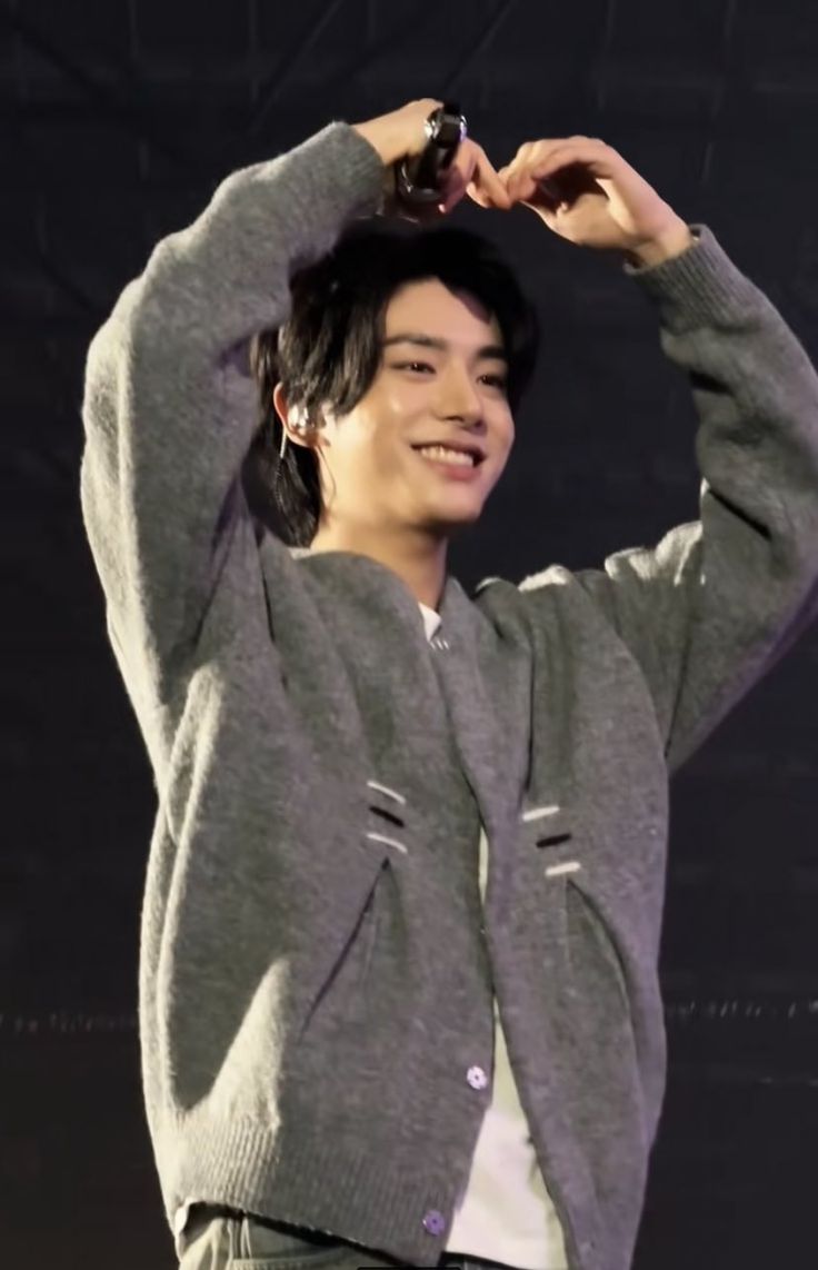 es | EN- IS 7 • on limit tweet media