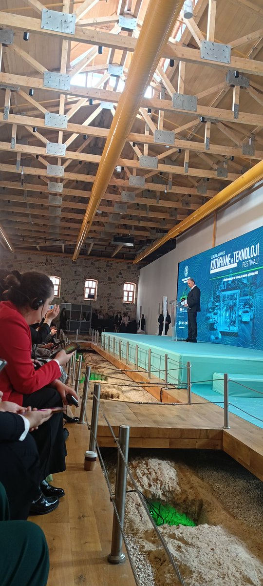 selcukaidin's tweet photo. #İyileştirenKütüphaneler temasıyla kutlanacak olan 62. #kütüphanehaftası Bakanlık programı açılışında Kültür ve Turizm Bakan Yrd. Sn. Gökhan Yazgan konuşmalarını gerçekleştiriyorlar.
Haftamız kutlu olsun 📚
#libraryweek2026
#healinglibrary https://t.co/unsDC1U7Ow