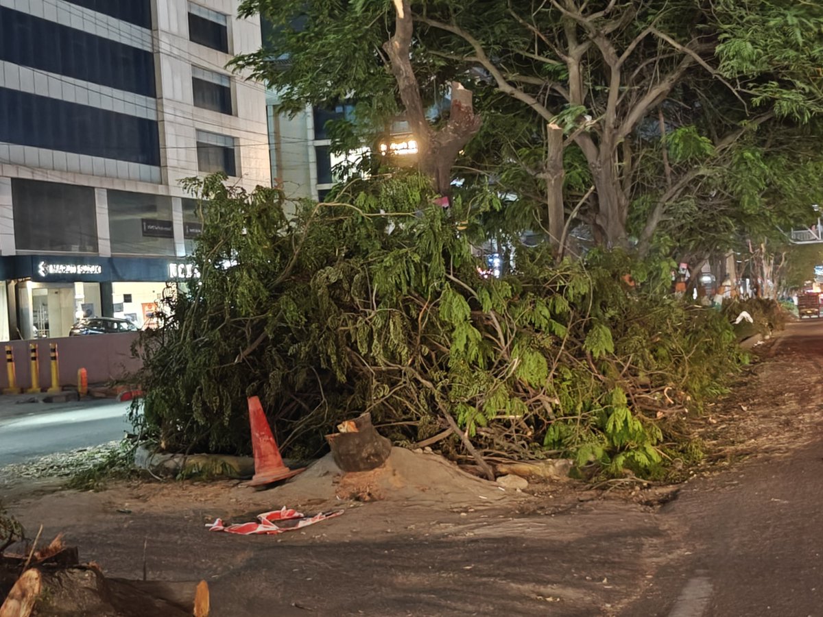 mdarbaaz104's tweet image. The @govtoftelangana is destroying the #Harithaharam plants on the name of road winding at Shaikpet flyover khaja guda circle . Already we r going into pollution and this will destroy the climate of Hyderabad 

@KTRBRS