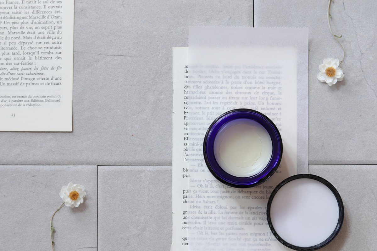 ミツロウバーム。

いつもは20gで作製していますが
精油をいくつか入れたくて50gで作製。

Recipe ˗˗˗

ミツロウ　8g
椿油　40g
精油
ローズマリーベルべノン2滴
ローズオットー1滴
パルマローザ1滴
ゼラニウム1滴
フランキンセンス1滴
スイートオレンジ1滴
˗˗˗ ✑

ミツロウと植物油の比率は1:5程度。