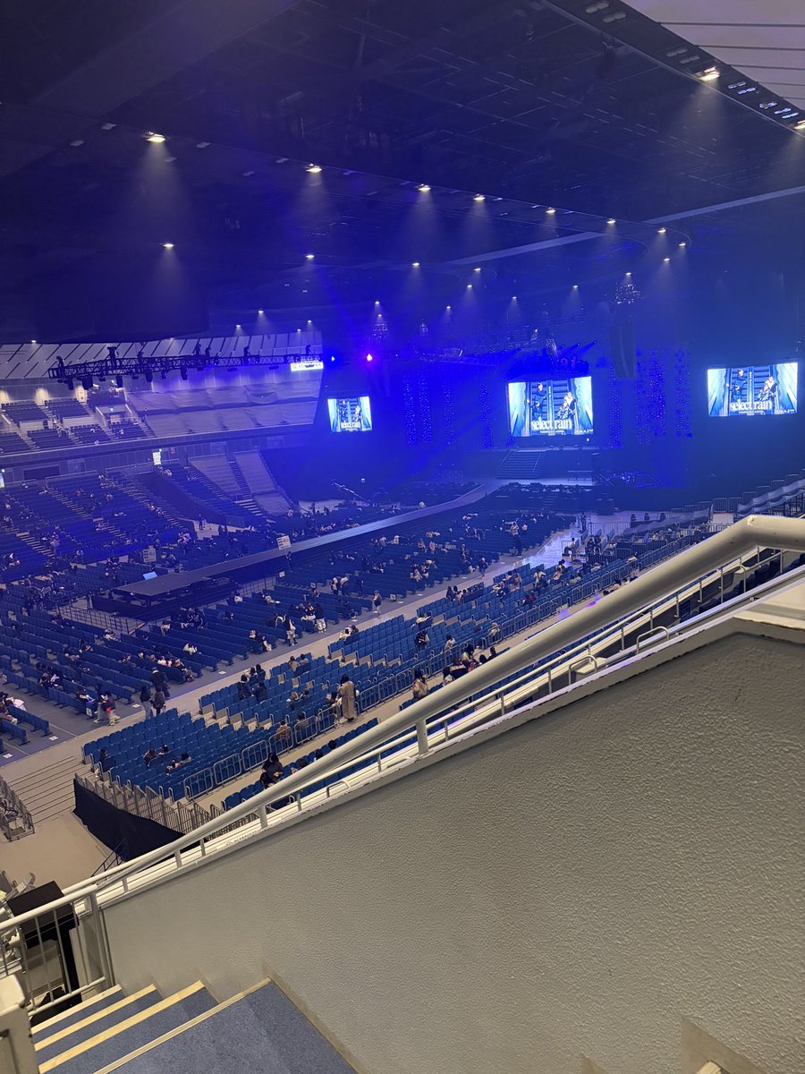 Rei09325's tweet image. 到着〜！遠い〜！
アップグレード課金してないから
しょうがない〜！
こーんな遠いけど2人の姿は
『見えてるよー！アリーナー！』🥰🥰

#平成フラミンゴ 
#selectrain