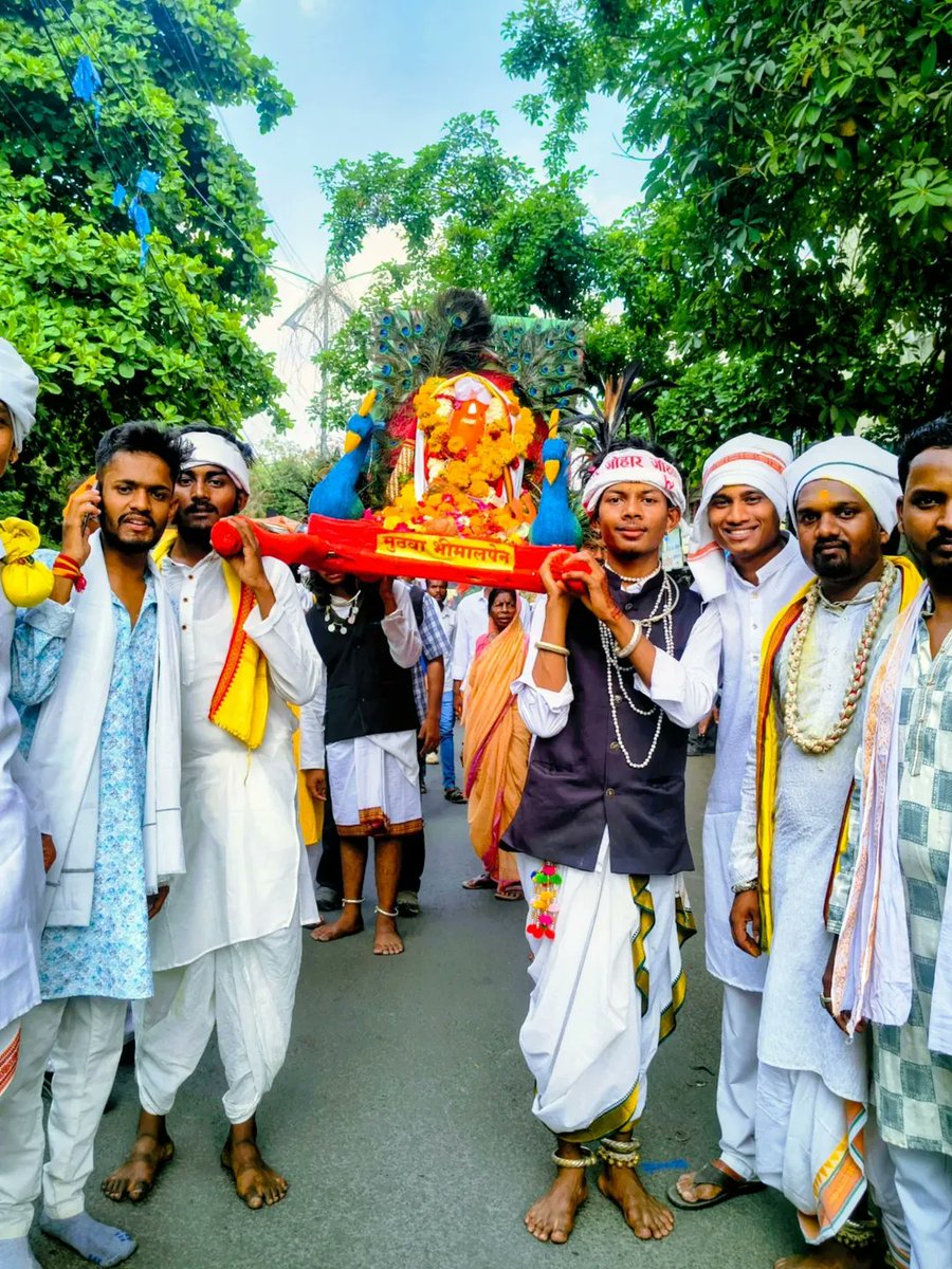 DevanshuMasram's tweet photo. Bhimal pen ta sewa sewa 
भिमाल पेन पालकी यात्रा 💛 https://t.co/YLH94lFfbB