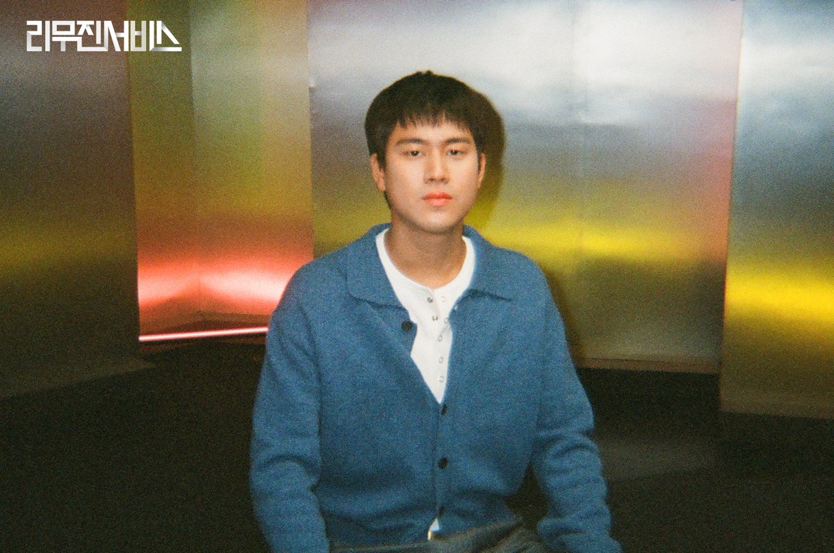 또박또박 빠르게
댐핑 좋은 랩핑(?)을
때려 박는 쇼미더무진🎖️
별별 별의별 걸 다 잘하는⭐️
림썰 마음속 별 중의 별⭐️
무쥔장 인사 올립니다🙇🏻‍♂️

<a href="/BPM_LMJ/">이무진 (LEE MU JIN)</a>

#이무진 #LEEMUJIN #리무진서비스 #LMJSV