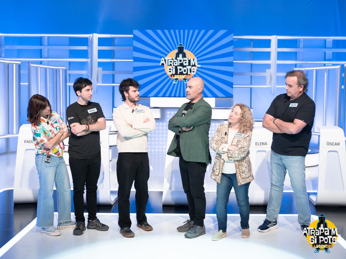AtrapamAPunt's tweet photo. Ací al plató s’han enfadat o què? 👀 Esta vesprada ho resolem! 

👉 Paola d’Algímia d’Alfara 
👉 @sequils_22 de la Font de la Figuera 
👉 Roger de Cocentaina  
👉 Elena de València  
👉 Òscar de València 

📺 Hui a les 15:45 h, segueix #AtrapamSiPots en #ÀPunt. https://t.co/5TtooSAA6e