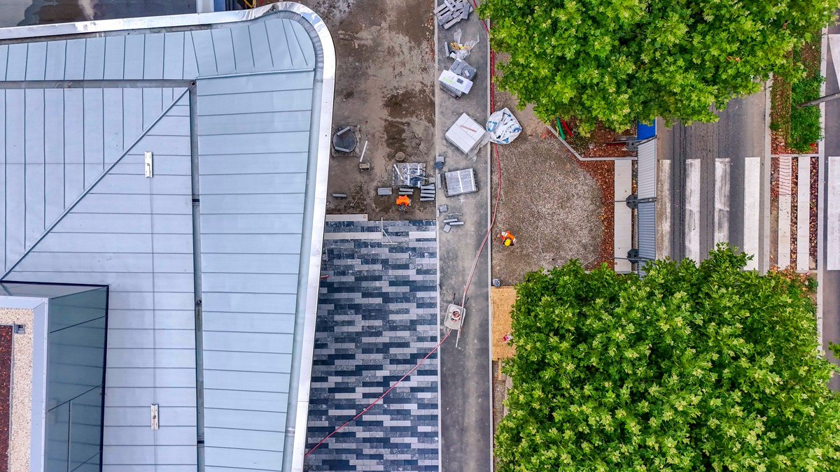 MarneSeine_IDFM's tweet image. Ce parvis vous dira sûrement quelque chose... 
Saurez-vous deviner où cette photo a été prise sur le réseau #Bus et #CâbleC1 du territoire Marne et Seine ? 👀
On attend vos réponses ! 🤩