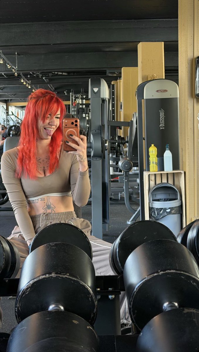 Elena 🍒 tweet media