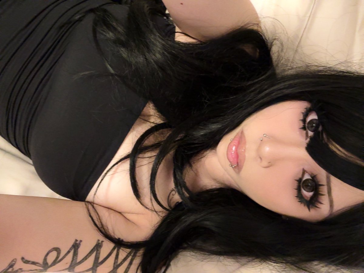 succubuswifeee's tweet photo. RAHHH https://t.co/BTJ6taz3Vh