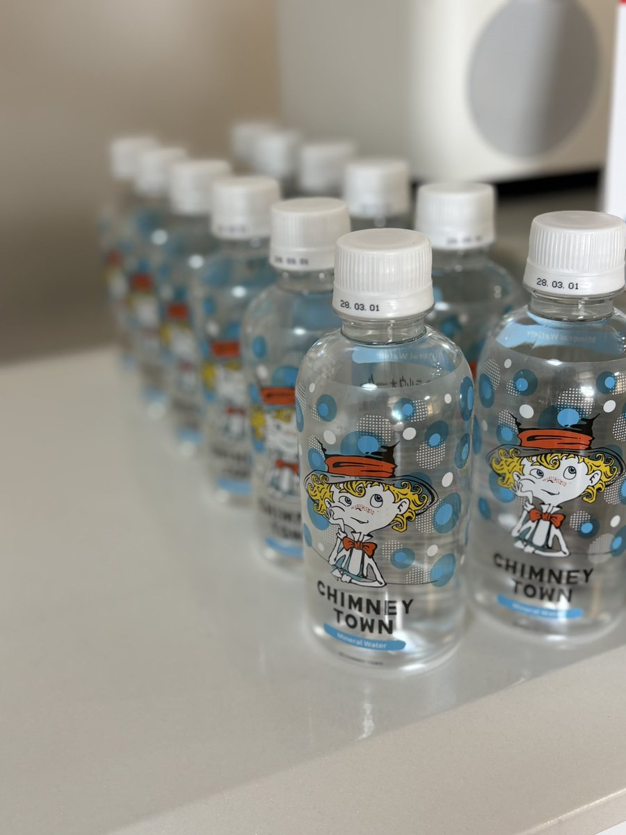 Mr_Kenko's tweet photo. えんとつ町のプペルを見ました！

泣けはしなかったけれど
家族と最高の思い出となりました。
もう家族で見る映画が今回で最後かも。

誰よりも泥臭く戦い
一人また一人とファンを増やし

ジャイアントキリングを
起こしてしまうかもしれない

西野亮廣さんの挑戦
応援してます https://t.co/PdL761zU75