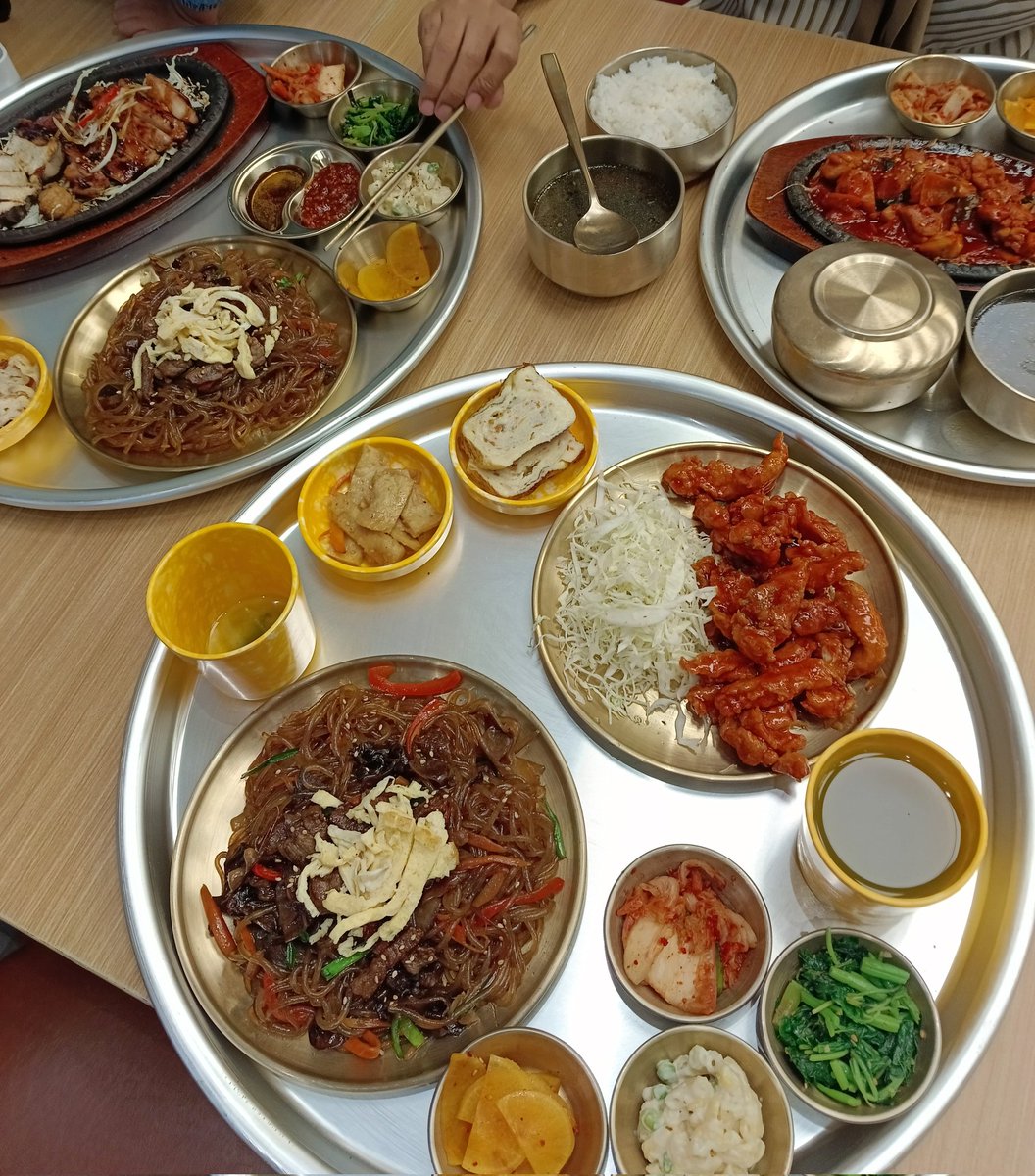 suka jajan tweet media