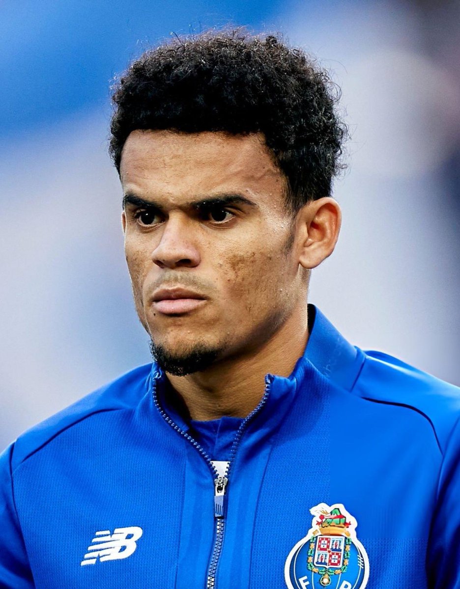 DragaoNews1893's tweet photo. Luis Diaz na sua primeira época completa no FC Porto:

👕 50 Jogos
⚽️ 14 Golos
🅰️ 4 Assistências

William Gomes na sua primeira época completa no FC Porto:

👕 38 Jogos (10 jogos, no mínimo, por disputar até ao fim da época)
⚽️ 12 Golos
🅰️ 2 Assistências https://t.co/elVGTYEzEs