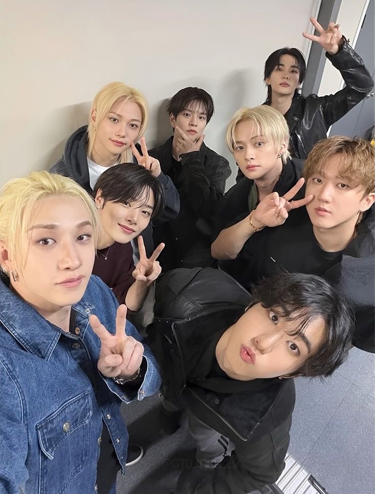 SKZ Crave tweet media