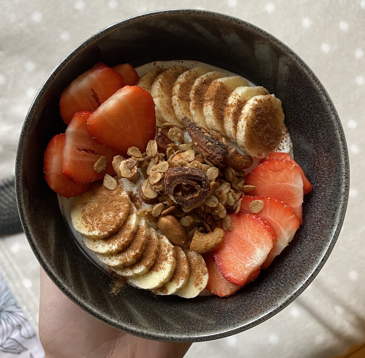 joahsyaps's tweet photo. Breakfast 😋 250 cals

I love my new bowls sm https://t.co/QsxMnCrSEP