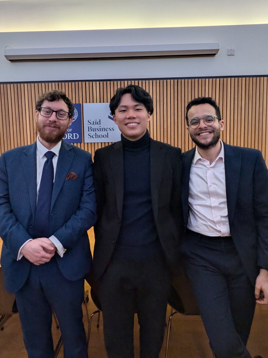 y_yoshida2002's tweet photo. 【J-StarX 英国学生コース🇬🇧の振り返り！】
JETRO主催のオックスフォード大学での2週間の起業家アクセラレータープログラムに参加していました！

プログラムでは1から自分の事業と向き合い、自分と対話する時間になりました。
改めて自分がプロジェクトを始めたきっかけやプロダクトに期待してくれる人たちの声に向かい合うきっかけになりました。

プログラムでは勇気を持って、カンファレンスの大勢の前で立ちピッチをしたことで、イギリスのポッドキャスト関係者やポッドキャストリスナーの生の声を聞くことができ、またイギリスでいかにポッドキャストが大きなメディアになっているのかを肌で感じることができました。

また、プログラムの中では同世代で海外を目指す学生から刺激をもらい、自分自身常にアップデートしなければという気持ちになりました。

Oxford Saïd Entrepreneurship Centreの方々、JETRO方々、メンタリングをして下さった方々には素晴らしいプログラムを届けてくださって感謝しかありません。

今回得たものを糧にこれからも頑張ります！
#jstarx #oxford