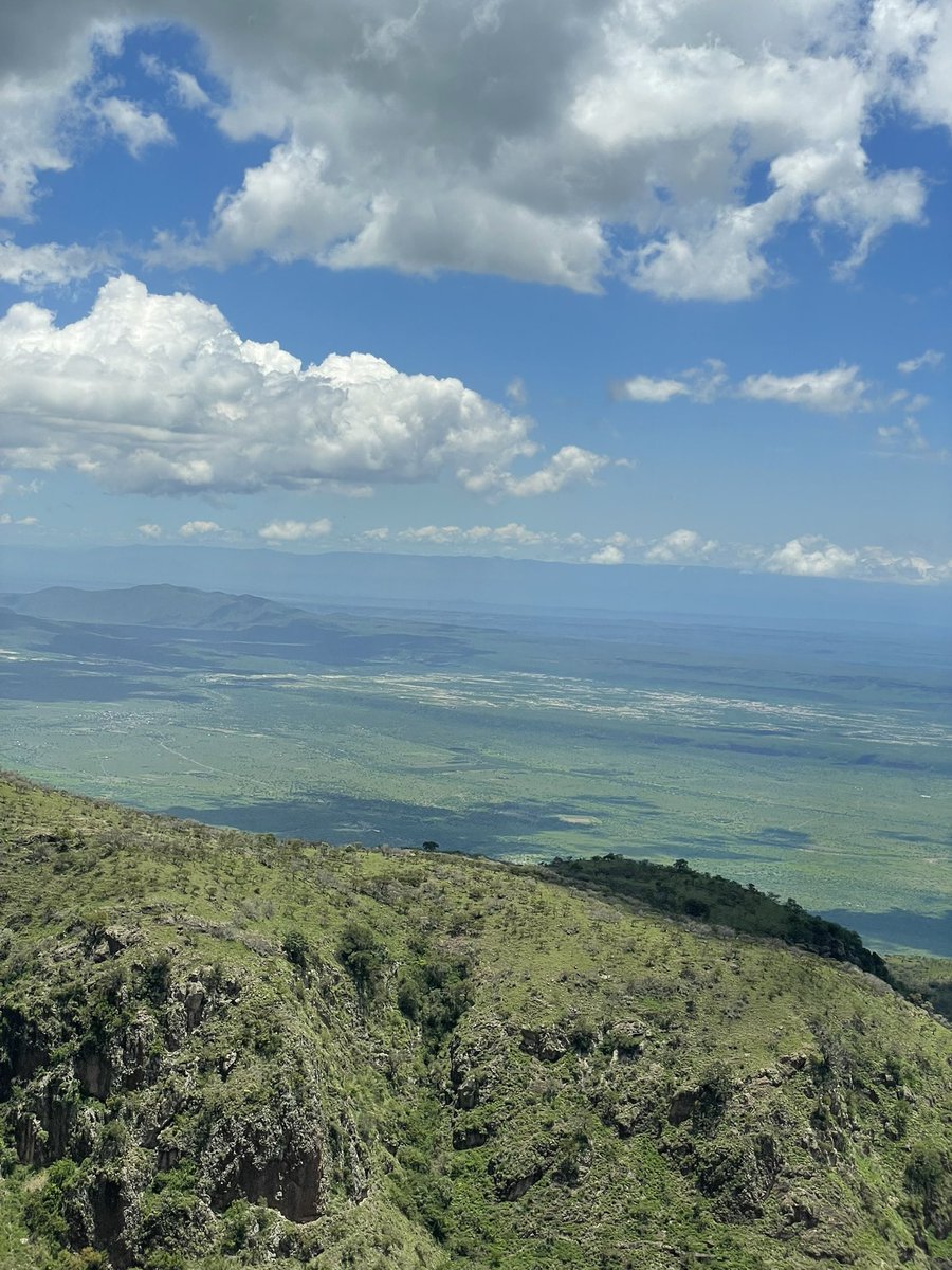 Ericmutua_ke's tweet photo. Last weekend, I had the privilege of hiking Ole Sekut just behind the famous Ngong Hills, and the views were nothing short of breathtaking . The stunning landscapes were a beautiful reminder that Kenya is truly a gem.
🇰🇪⛰️😮‍💨😮‍💨
#tembeakenya #hiking https://t.co/yrsj5lPB6k