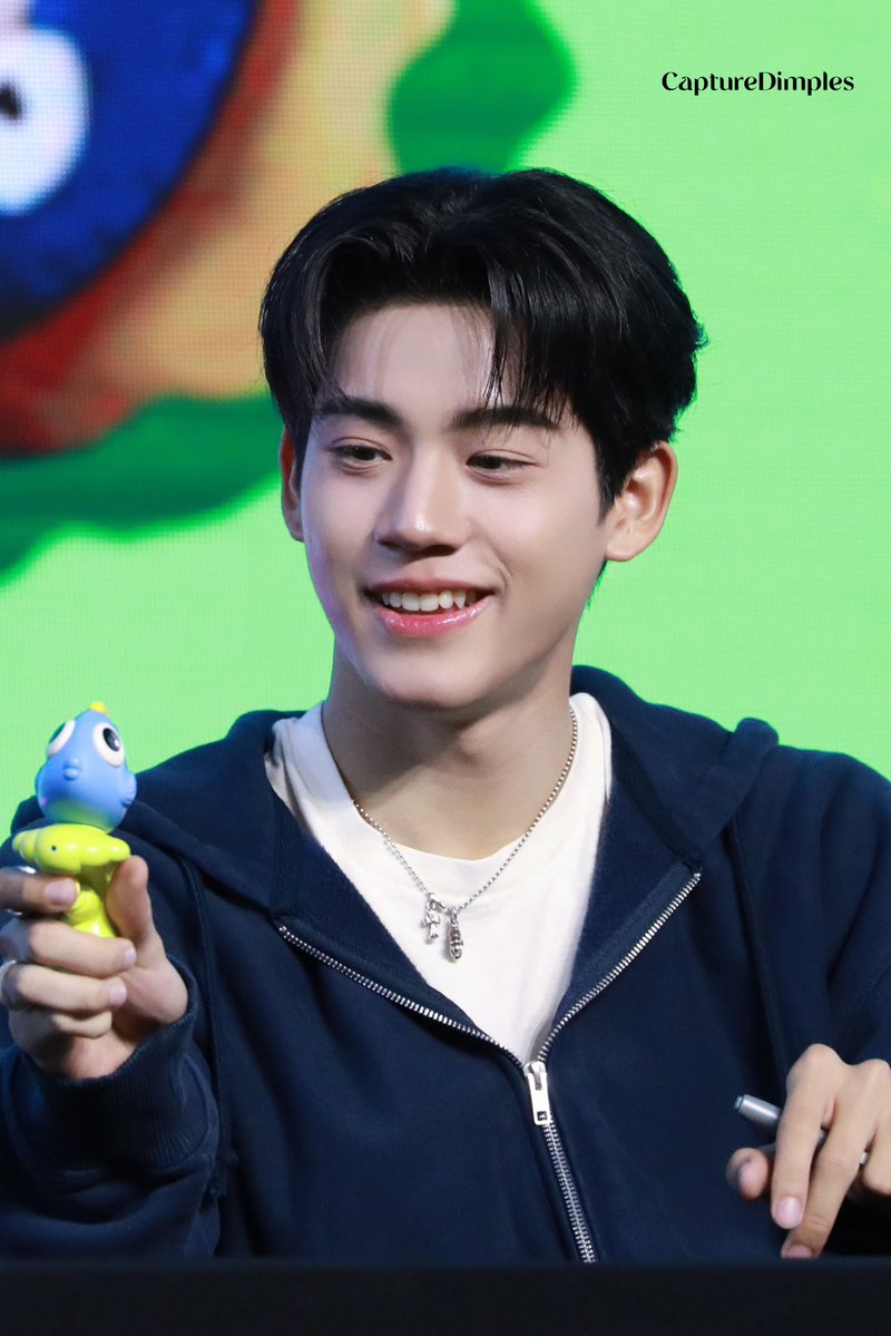 CaptureDimples tweet media