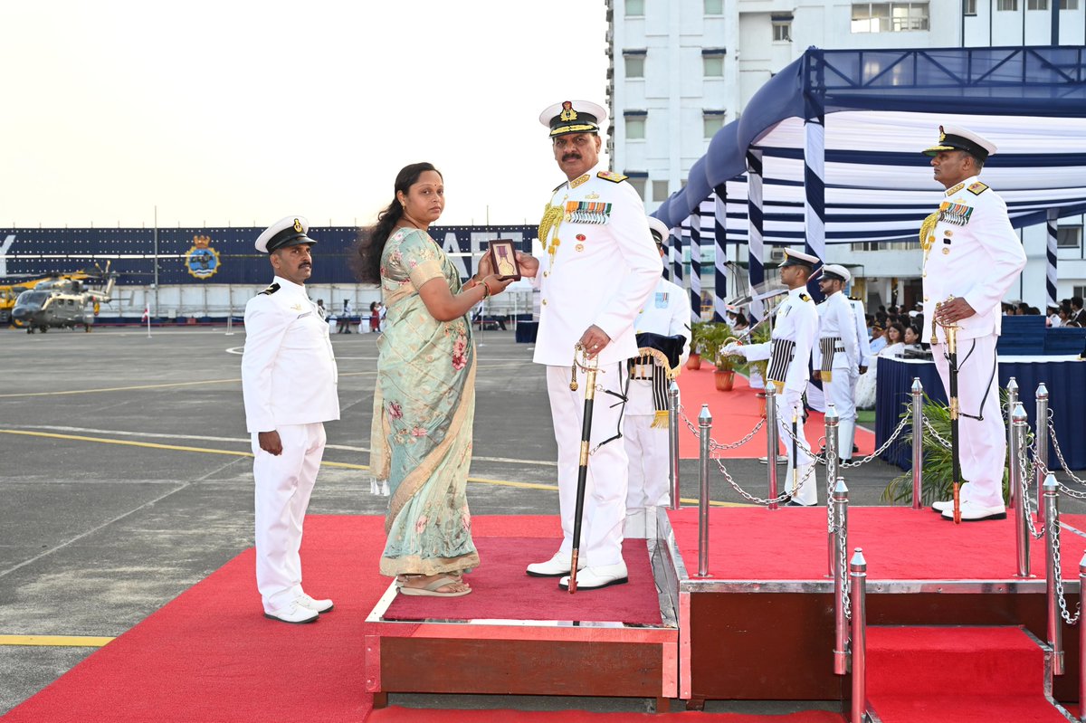 indiannavy's tweet photo. Adm Dinesh K Tripathi #CNS presented Gallantry and Distinguished Service awards to #IndianNavy personnel, on behalf of the Hon’ble President of India, during the Naval Investiture Ceremony held in Mumbai on #01Apr 26.
Unit Citations, and other trophies and medals were also awarded to units and personnel for their outstanding service over the past year.
#CNS lauded the awardees for their gallantry and distinguished service and also complimented the family members for their unstinted support.
VAdm Krishna Swaminathan #FOCINC #WNC, officers and sailors of the #IndianNavy, and spouses and families of the awardees were in attendance.
#Duty #Honour #Courage
Details ⬇️
https://t.co/SfQsi9g1oE
@rashtrapatibhvn @SpokespersonMoD