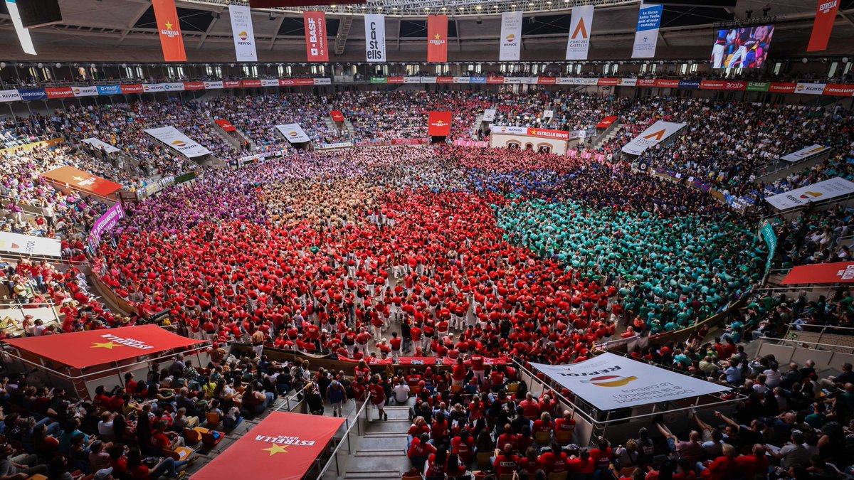 LaFuraCoop's tweet photo. ✅ Coincidint amb l’inici de la temporada castellera, @barometreCAST  i La Fura enceten una col·laboració que permetrà conèixer, setmana rere setmana, la classificació actualitzada de les onze colles del #Penedès.

Consulta el rànquing 👇
🔗 https://t.co/3JYsEiemve https://t.co/Dsv34l1Im6