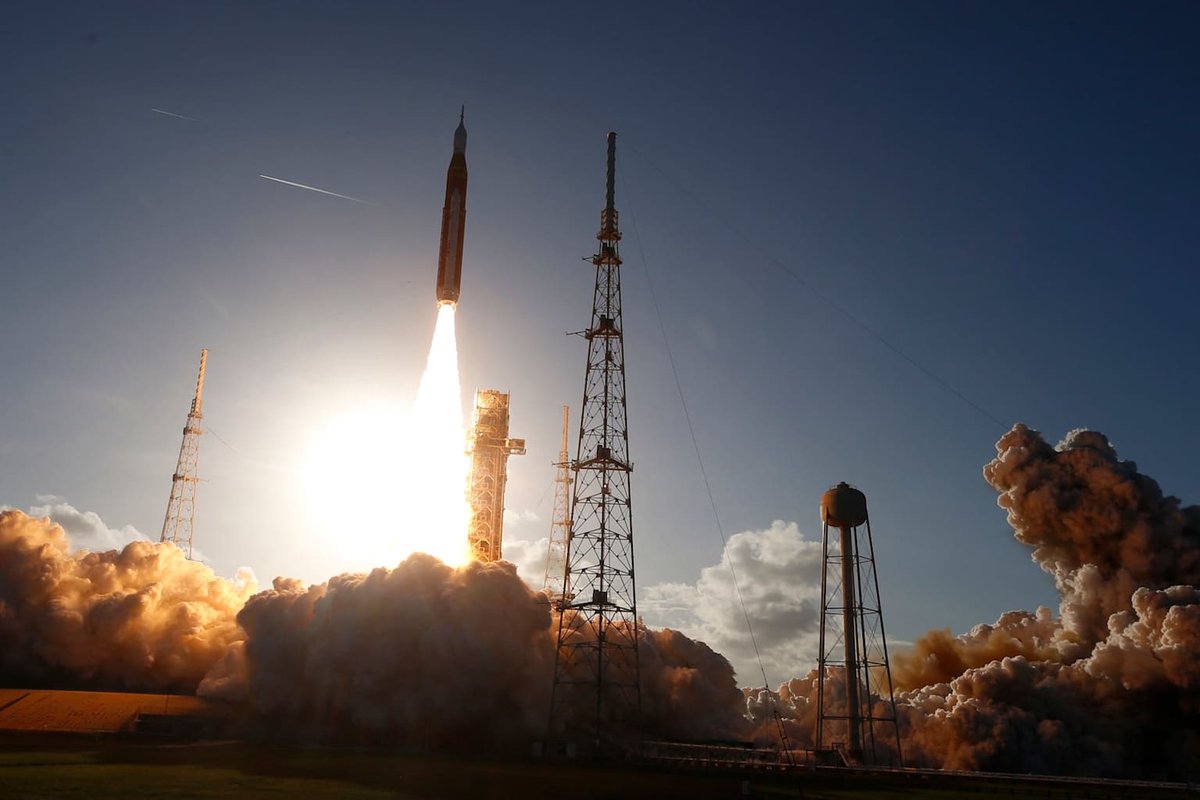 hawking2023's tweet image. NASA's Artemis II mission launched successfully! Four astronauts—Reid Wiseman, Victor Glover, Christina Koch, and Jeremy Hansen—are heading to the Moon's orbit for the first time in 52 years. It's a big step for the Artemis program, testing Orion spacecraft systems ahead of