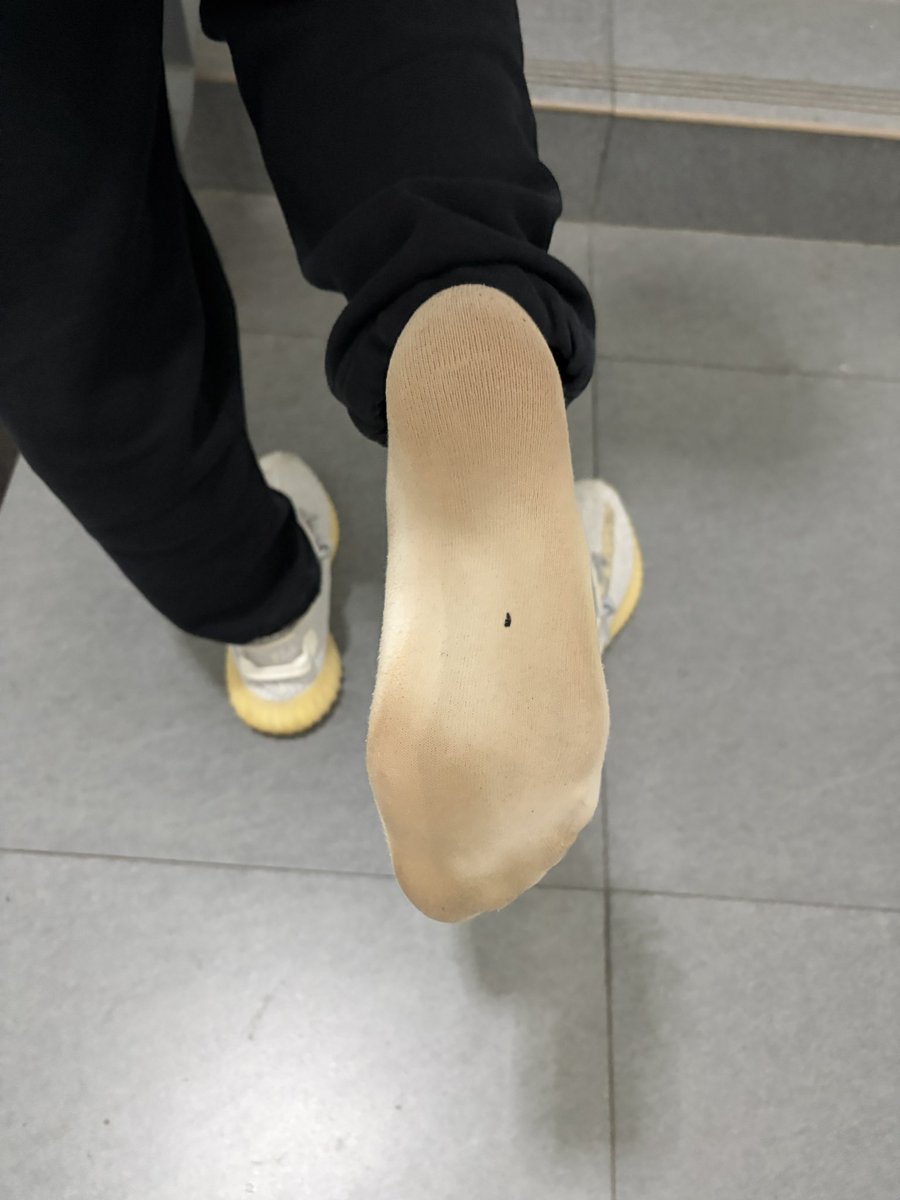 na22712356's tweet photo. 体育生的袜子还是太有实力了😋 https://t.co/ispagOt9kD